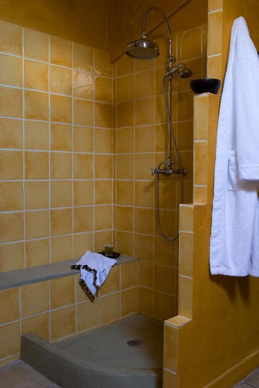 Une Autre Maison Otel Nyons Oda fotoğraf