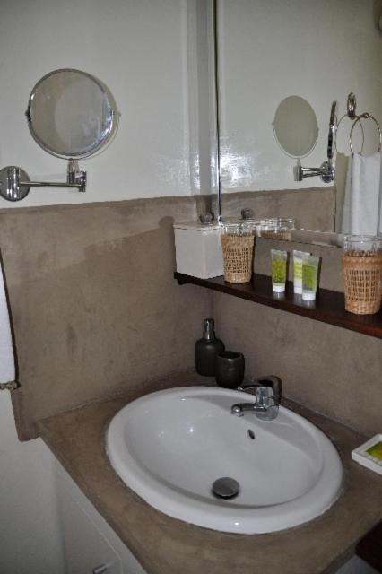 Une Autre Maison Otel Nyons Oda fotoğraf