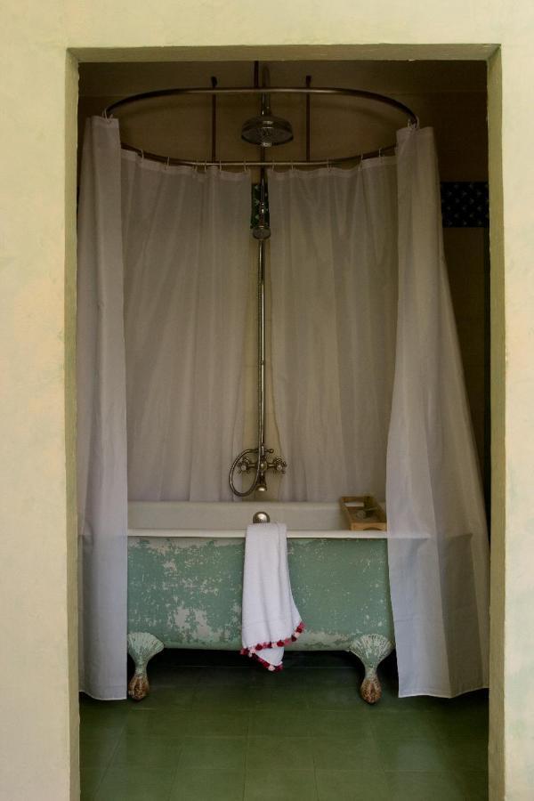 Une Autre Maison Otel Nyons Oda fotoğraf