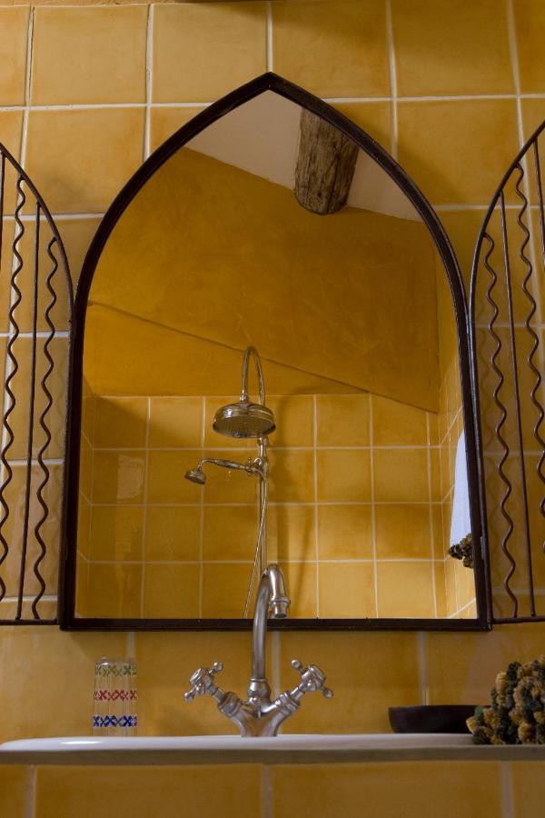 Une Autre Maison Otel Nyons Oda fotoğraf